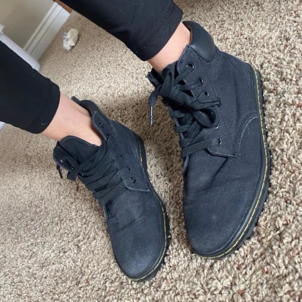 Dr. Martens Maelly black canvas lace up shoes 9